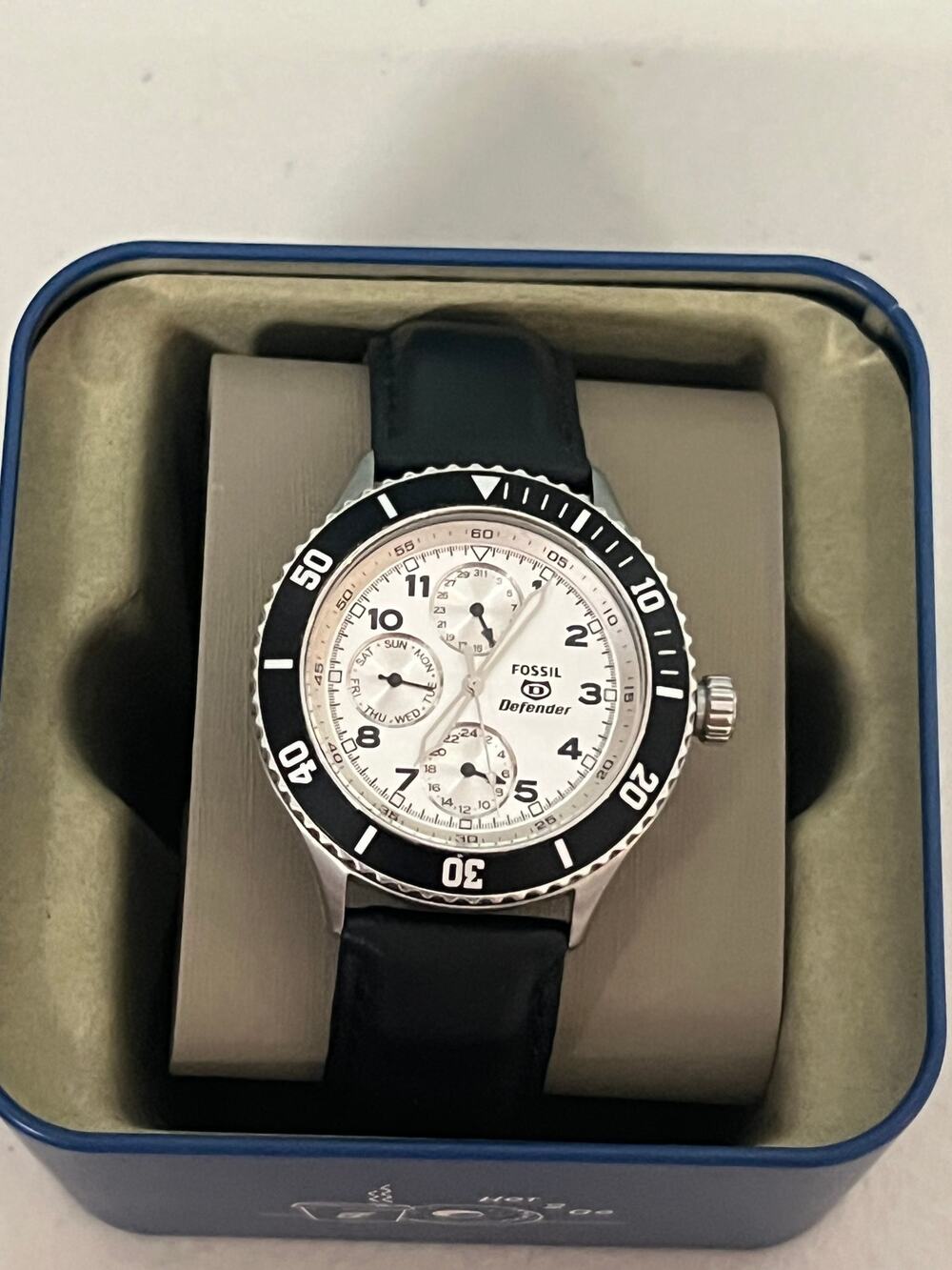 Fossil Men's Defender DEC1006 Sport Dive Style Watch White Dial Leather Tin